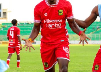 Asante Kotoko demolish Bechem United to claim top spot of the Ghana premier league.
